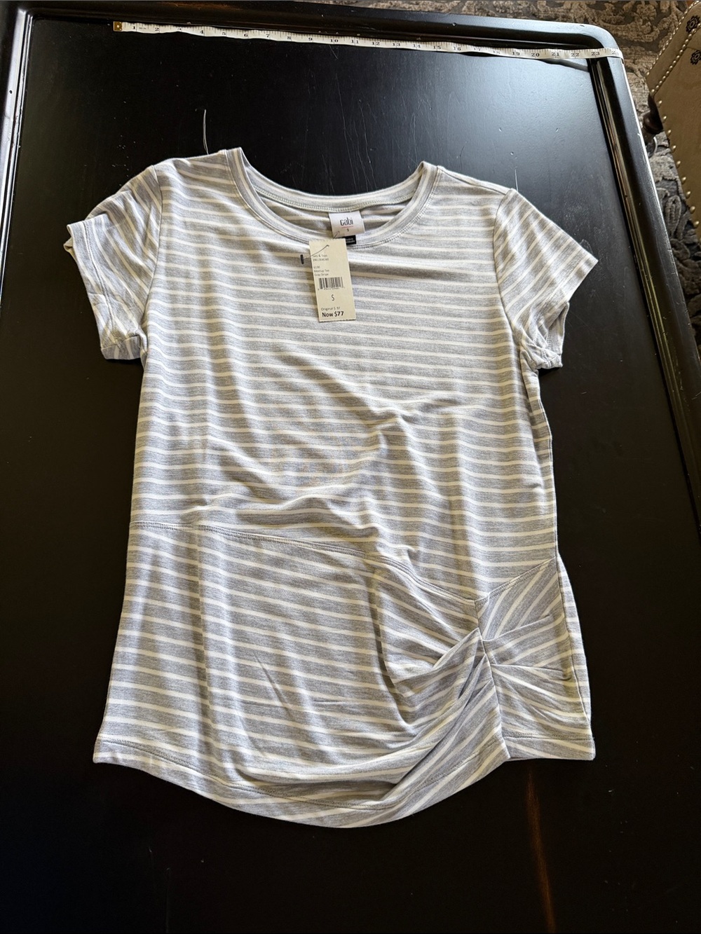 Cabi met up tee Casual Striped Twist-Hem Tee - Light Gray/White
